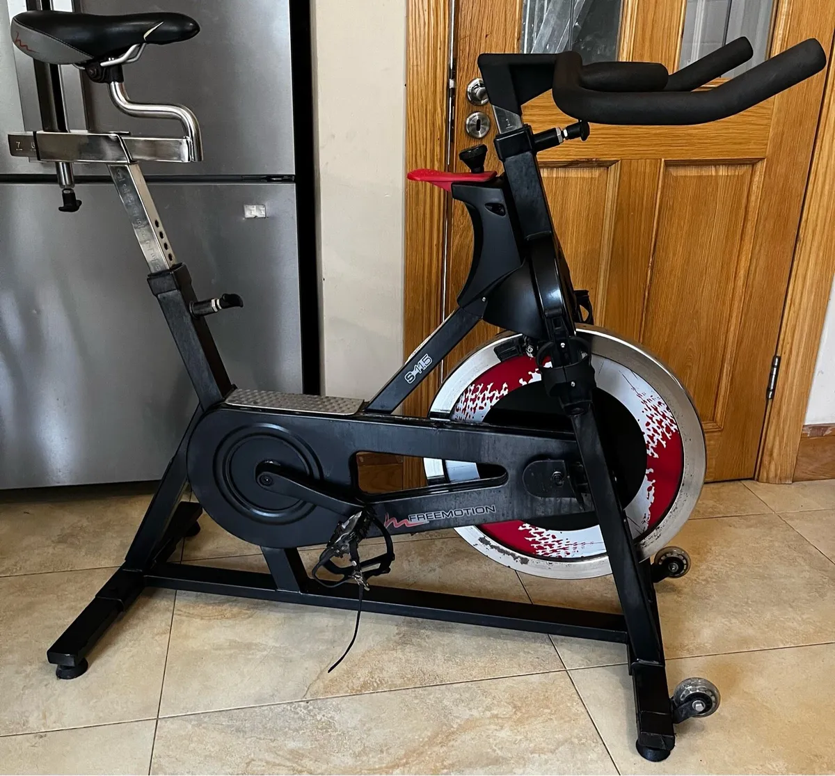 Spin bike 136kg weight capacity - Image 1