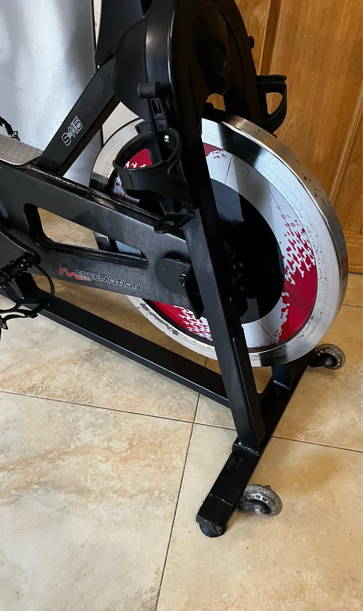 Spin bike 136kg weight capacity - Image 2