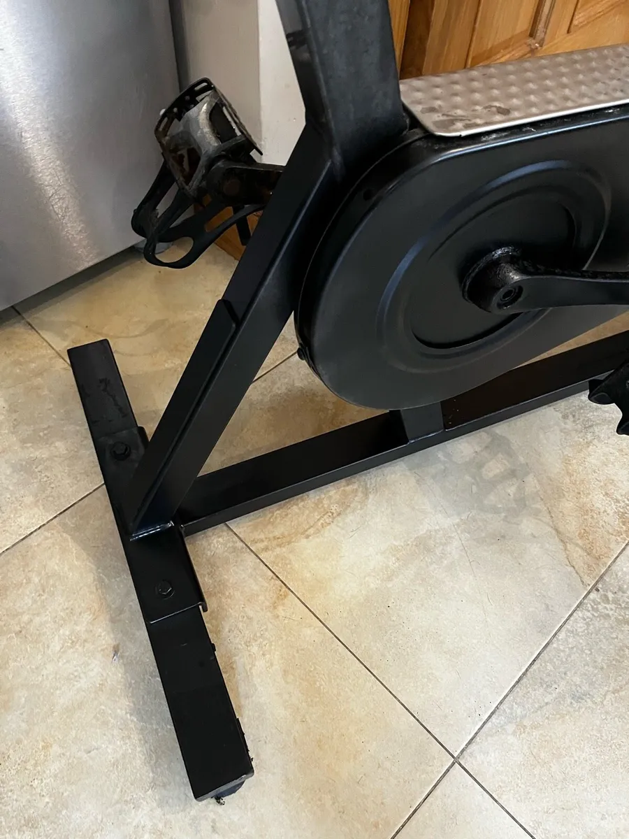 Spin bike 136kg weight capacity - Image 4