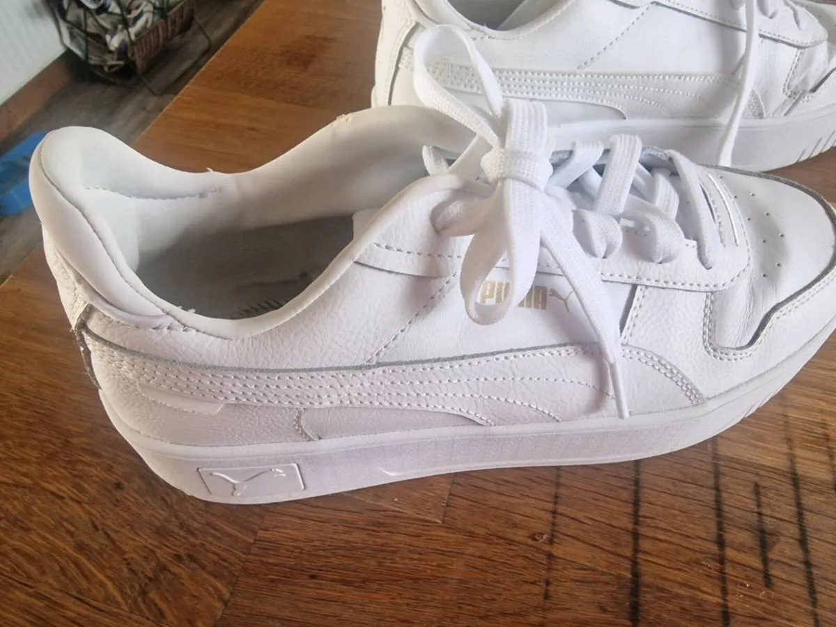 Puma white trainers sz 8 - Image 1