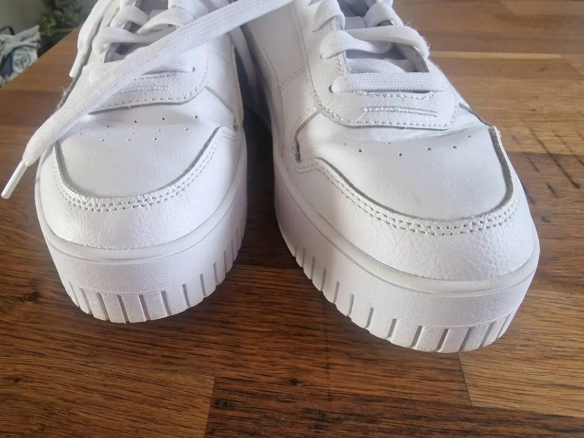 Puma white trainers sz 8 - Image 4