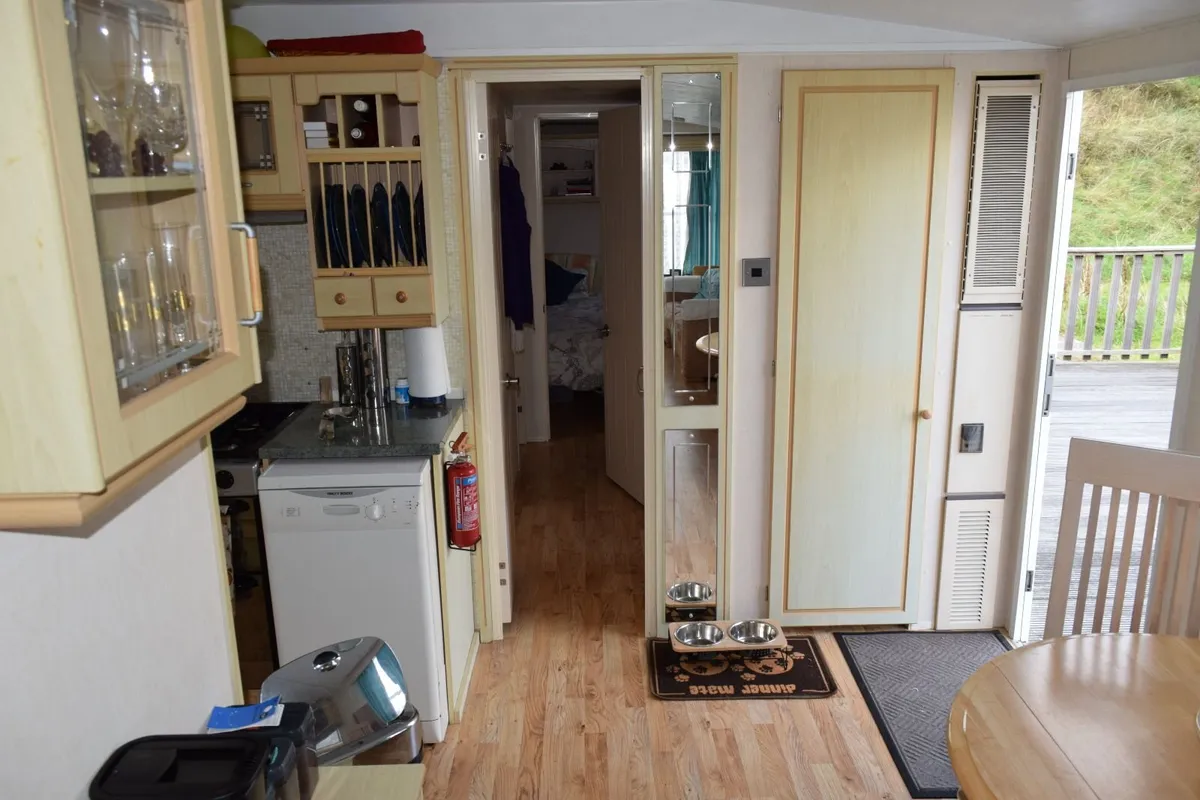 Mobile Home - Image 4