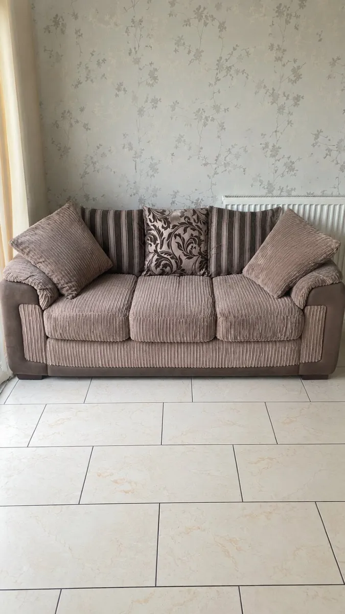 🛋️ STUNNING 3-SEATER SOFA & SWIVEL CUDDLE CHAIR - Image 3