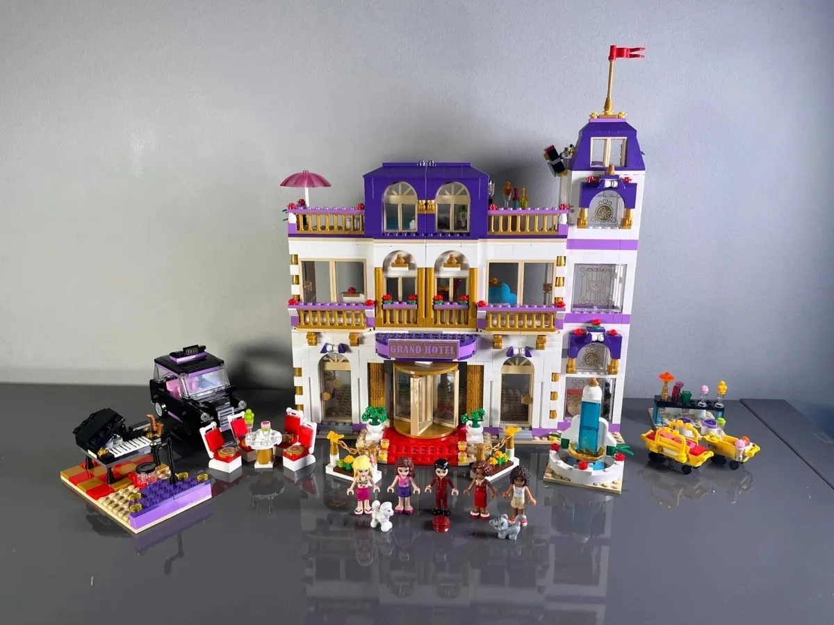 LEGO Friends Heartlake Grand Hotel 41101 - Image 1