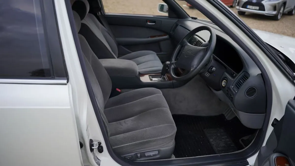 Toyota celsior - Image 3