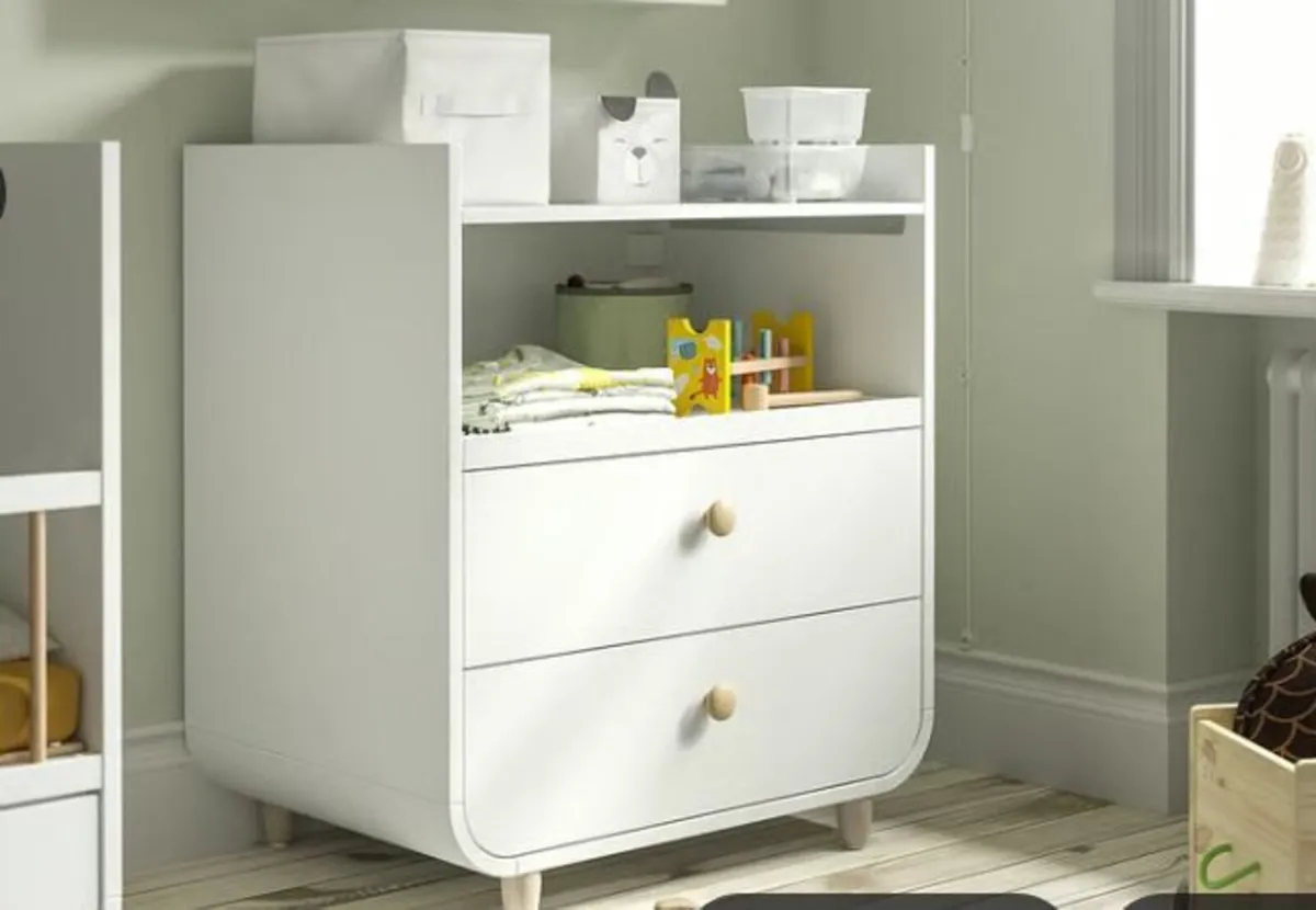 Changing Table - Image 3