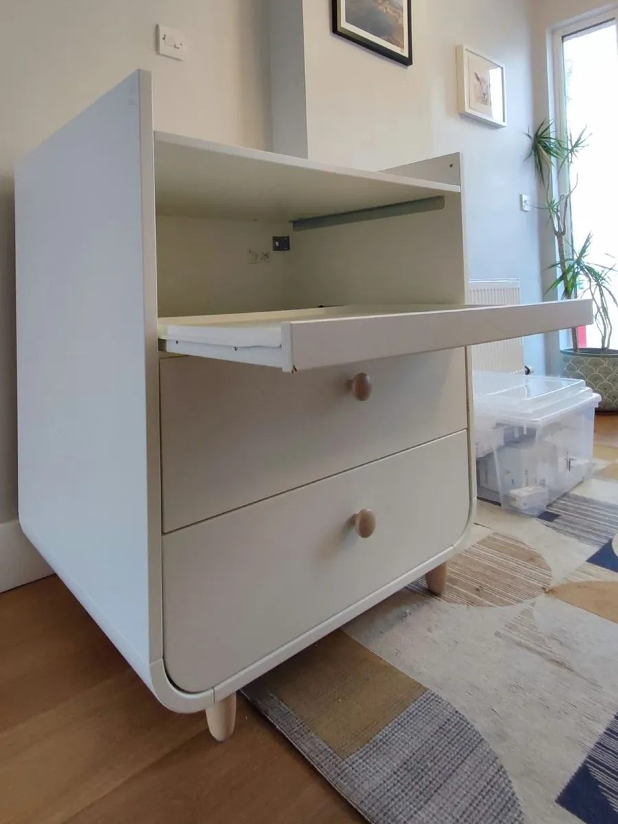 Changing Table - Image 1