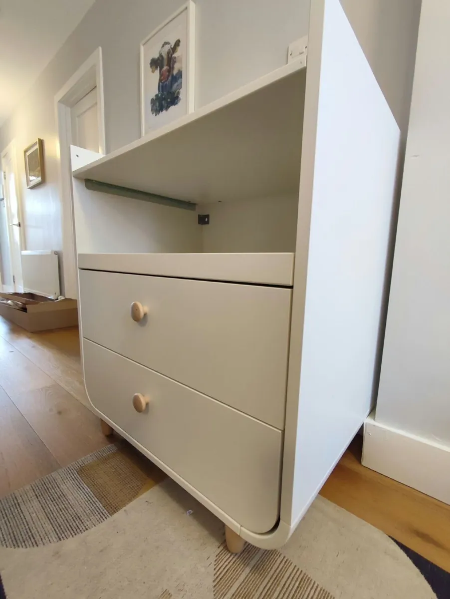 Changing Table - Image 4