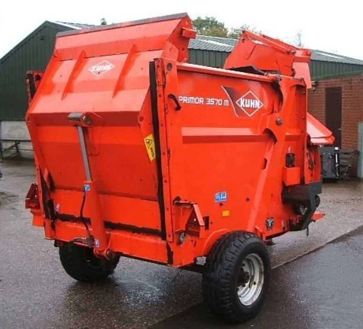 KUHN 3570M BALE SHREDDER - Image 3