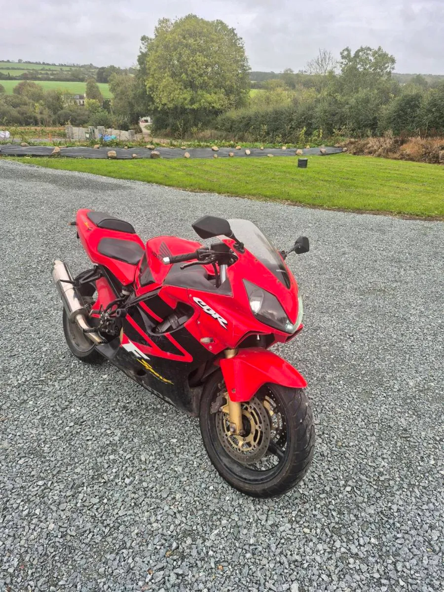Honda CBR600FS - Image 1