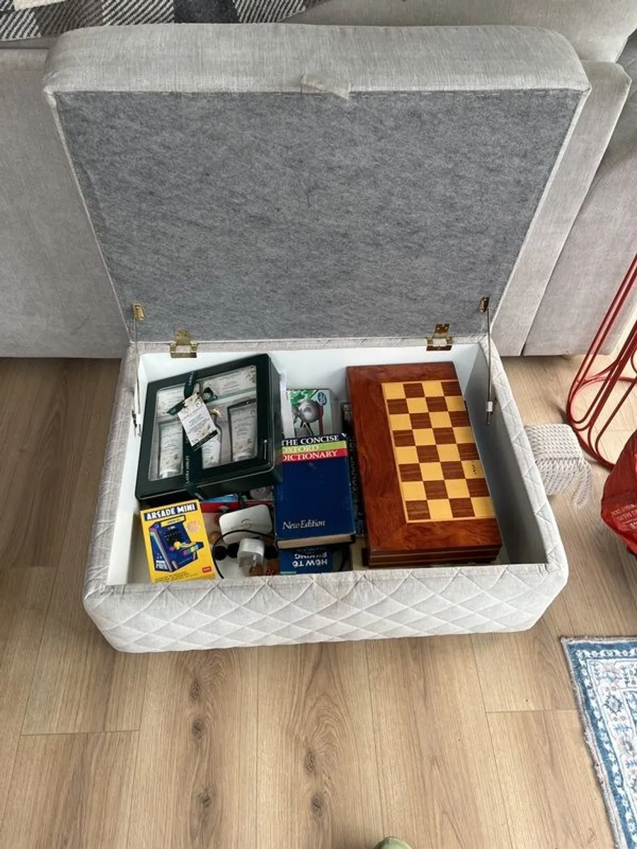 L shaped couch and matching ottoman - Image 4