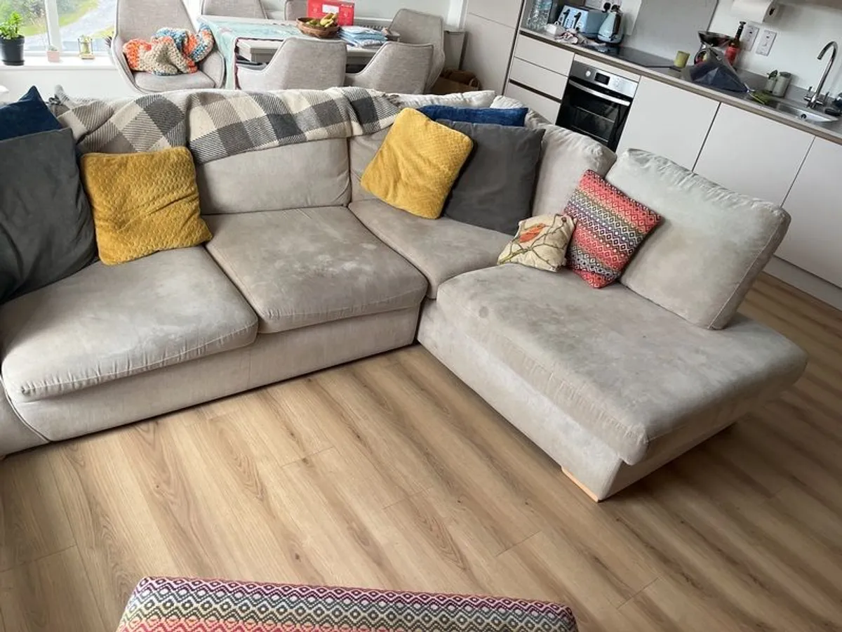 L shaped couch and matching ottoman - Image 2