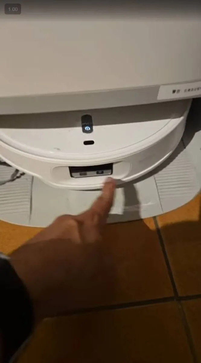 Robot vacuum and mop - Image 3