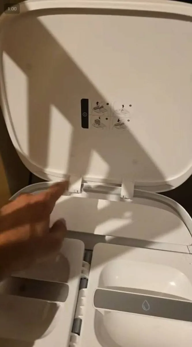 Robot vacuum and mop - Image 4