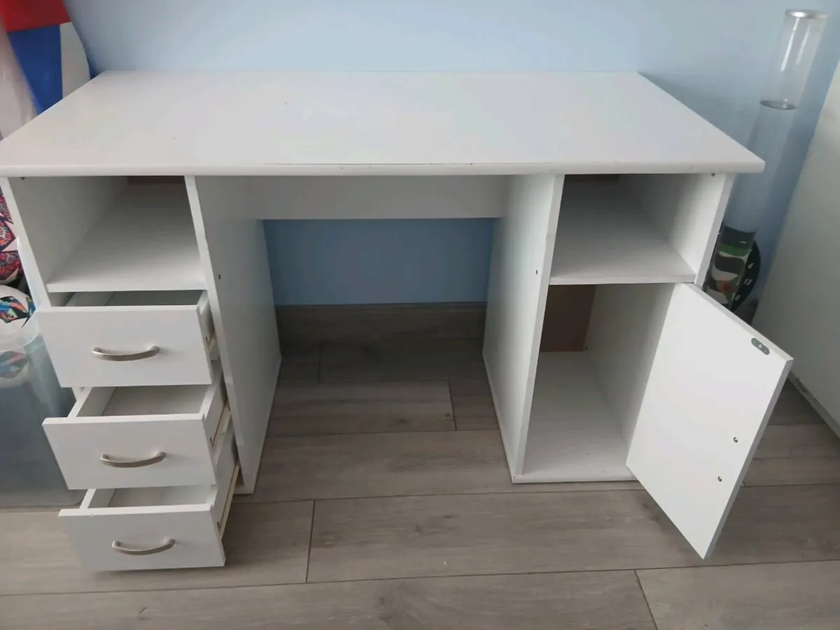 White study/office/computer desk - Image 1