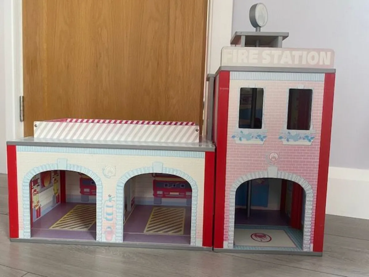 Wooden Fire Station with Accessories - Image 3
