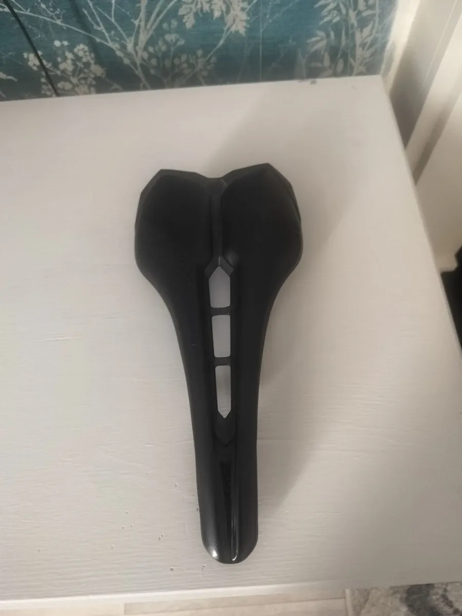 Cycling saddle - Image 1