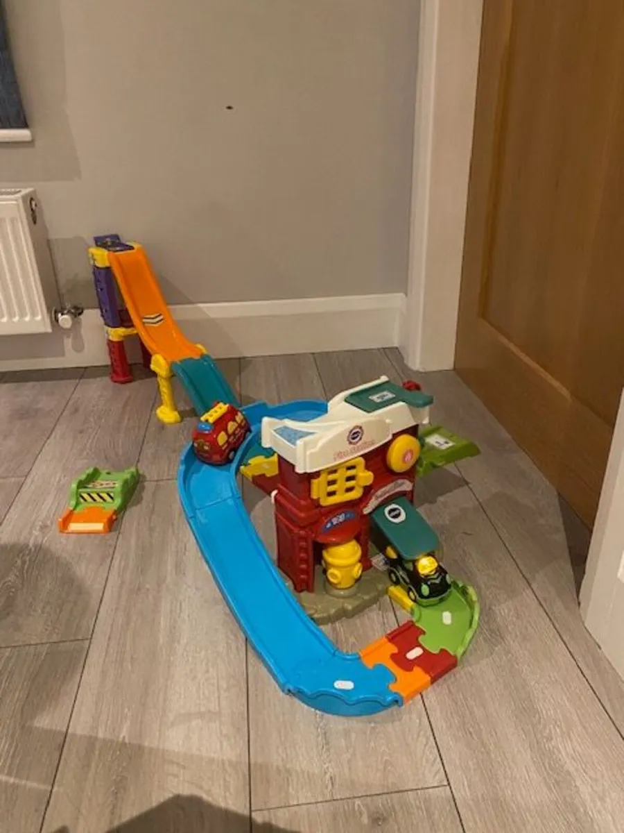 VTech Tiny Tots Track Set with cars - Image 1