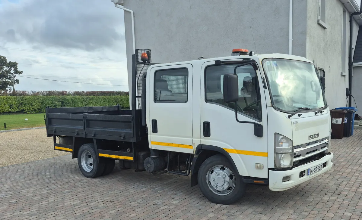 2014 Isuzu npr tipper - Image 2