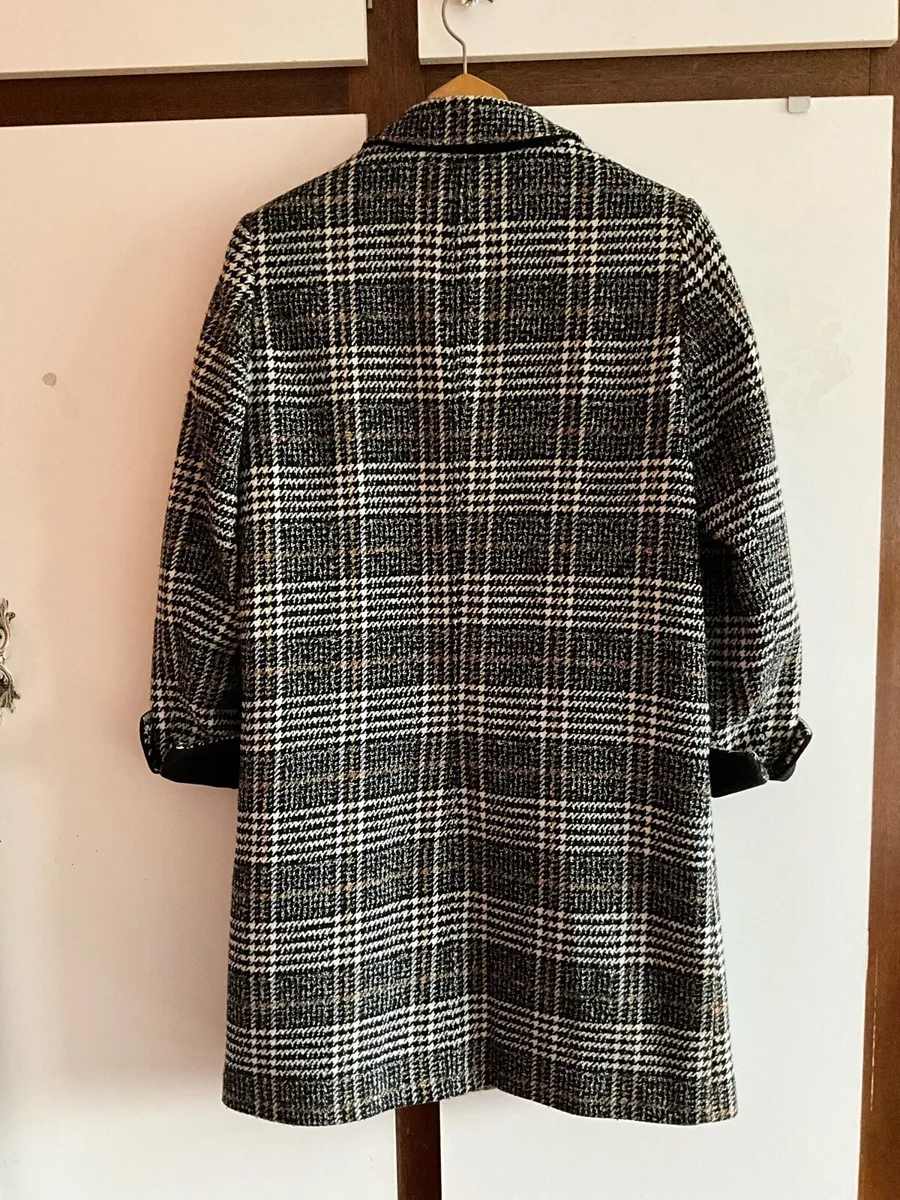 Ladies Black & White Coat - Image 4