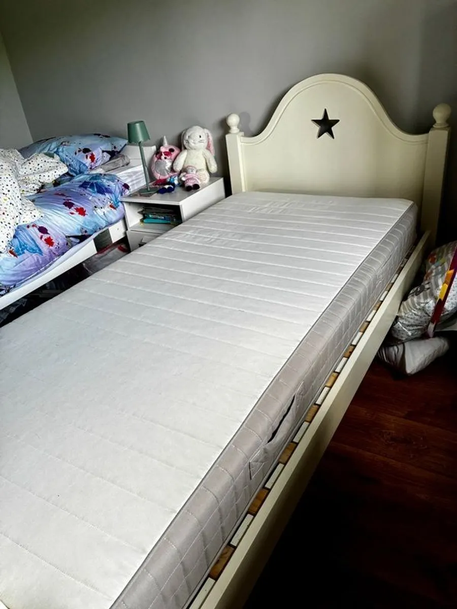 Single Bed - Image 2