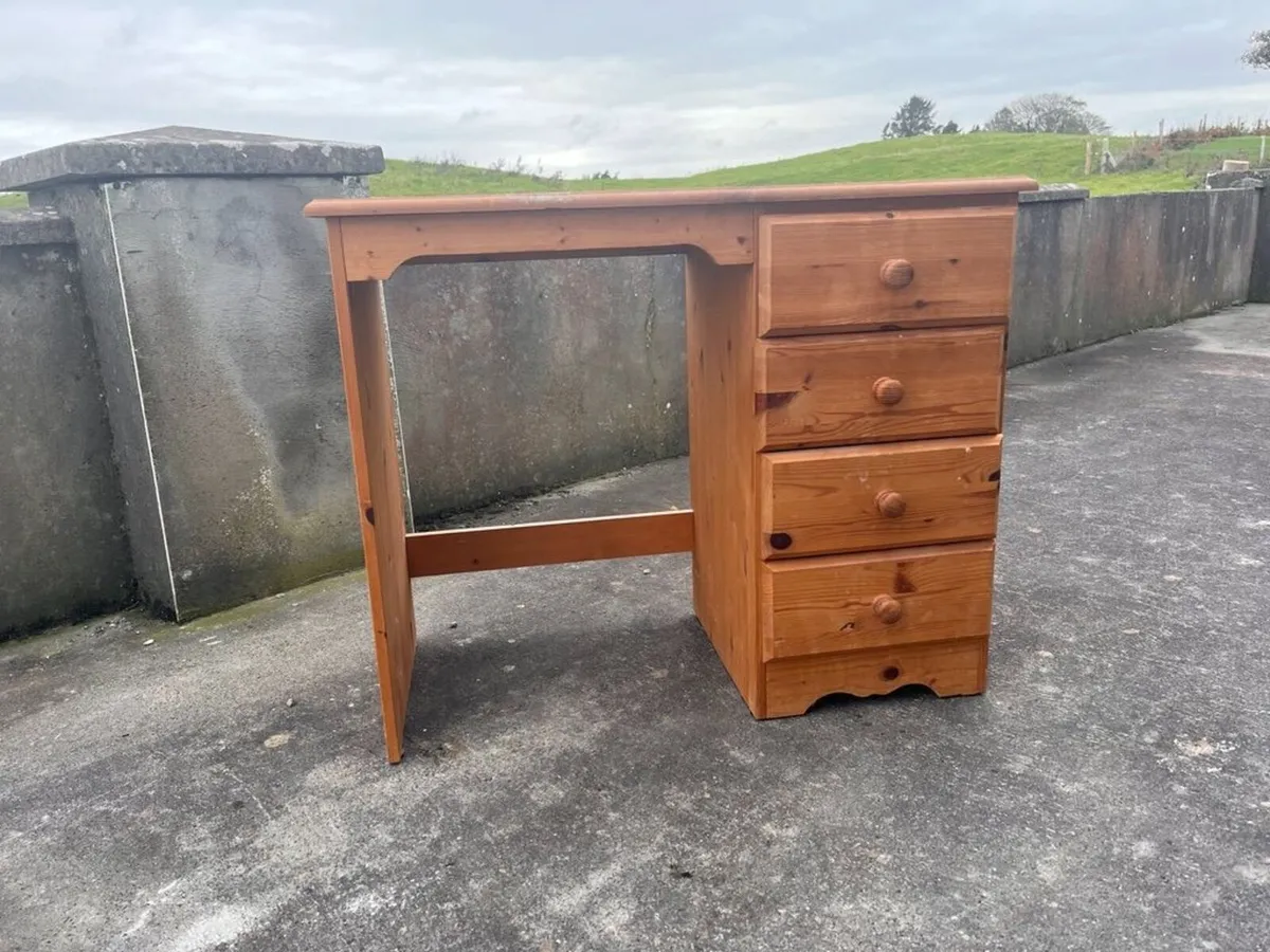 Desk - Free - Image 1