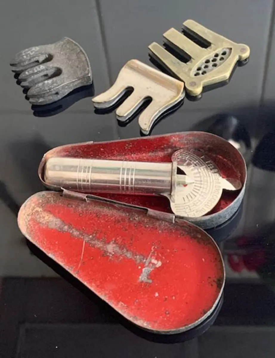 Vintage Violin Tuner and Mutes - Image 2