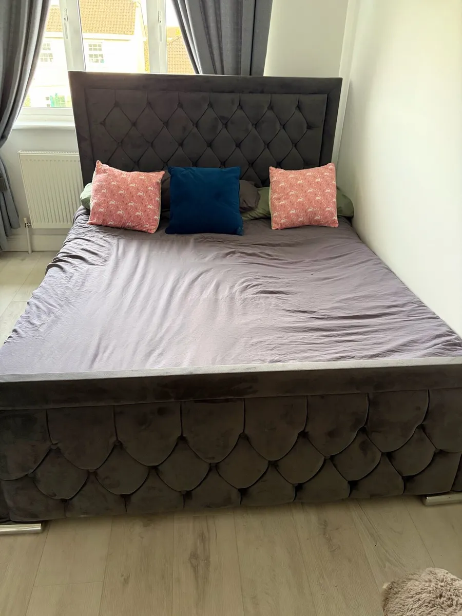 Double bed - Image 1