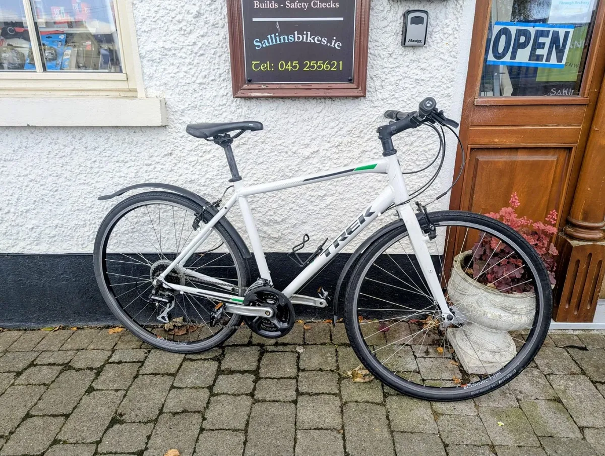 Trek fx2 hybrid bike - Image 1