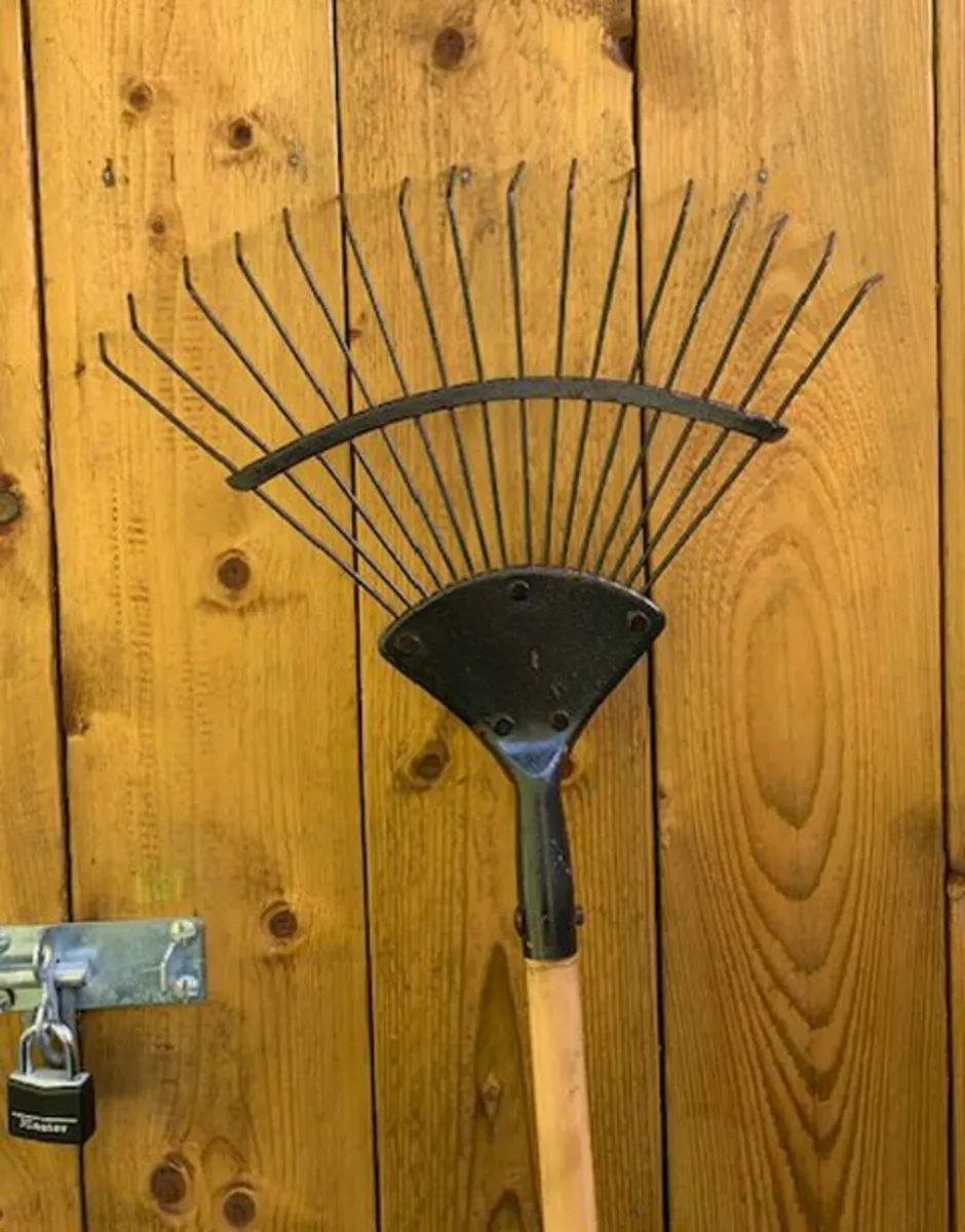 Garden  Leaf Rake - Image 2