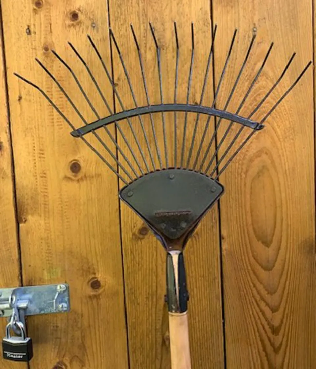 Garden  Leaf Rake - Image 3
