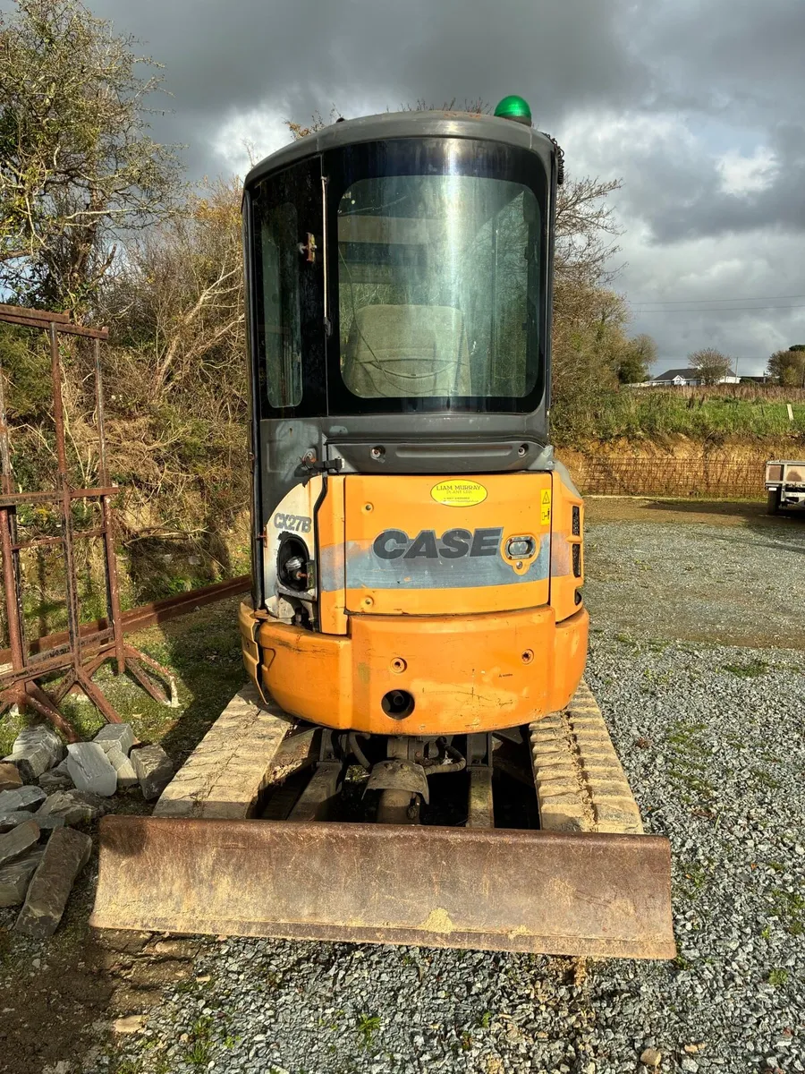 2.7 ton digger and triple axle trailers - Image 3