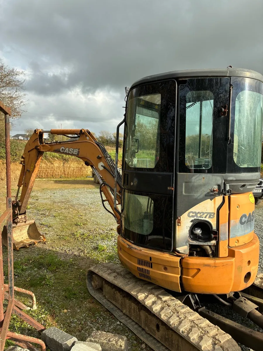 2.7 ton digger and triple axle trailers - Image 2