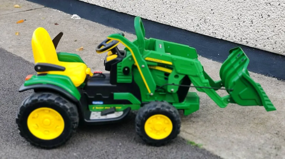 John Deere 12v Electric ride on tractor - Image 1