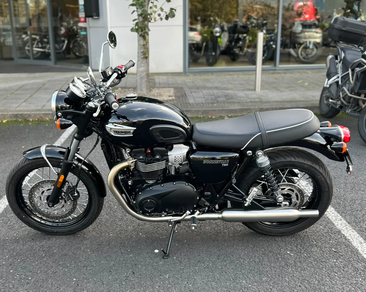 TRIUMPH BONNEVILLE T100 - Image 4