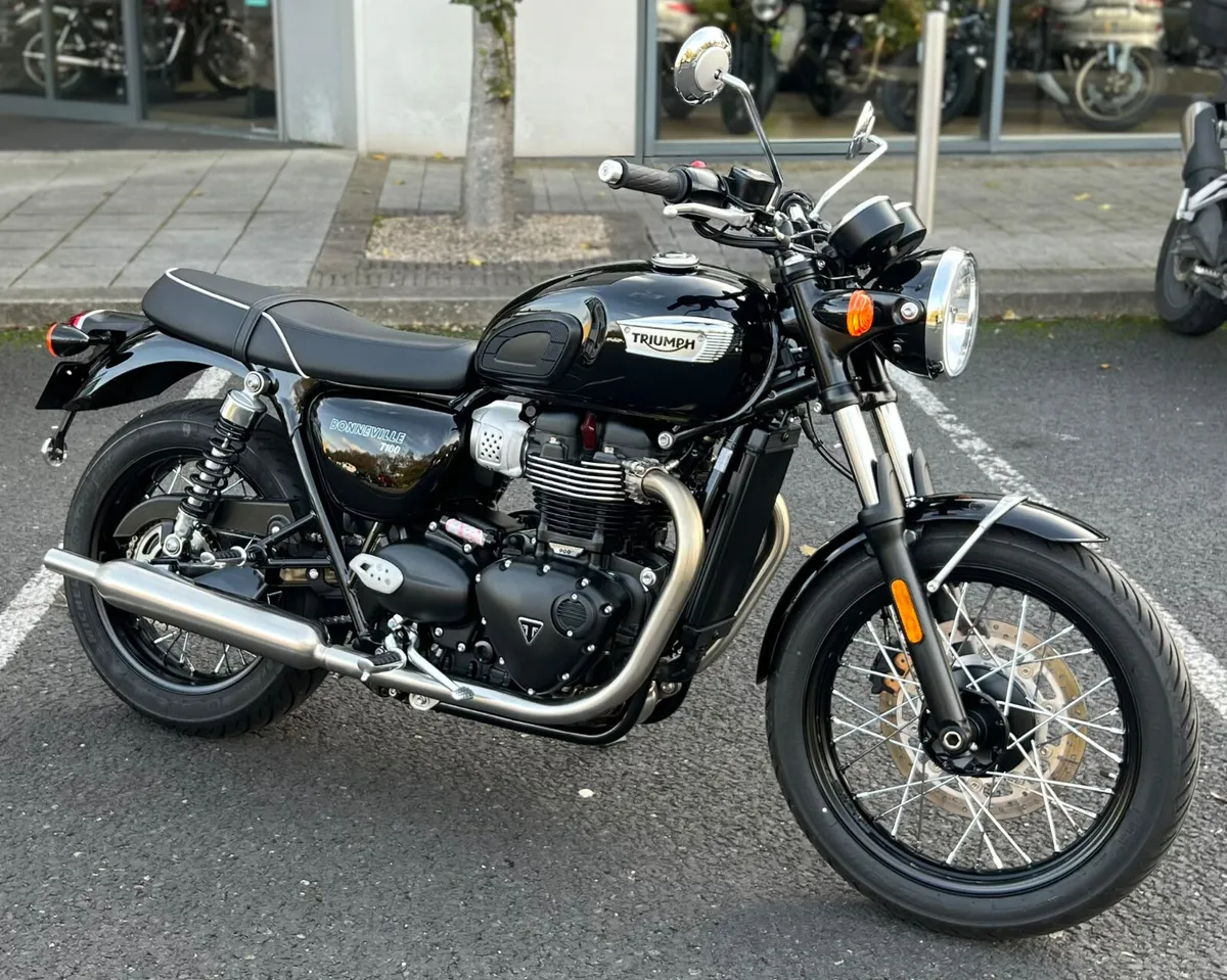 TRIUMPH BONNEVILLE T100 - Image 2