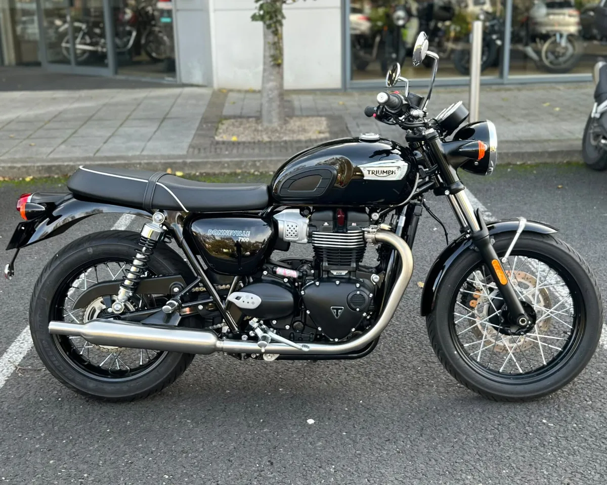 TRIUMPH BONNEVILLE T100 - Image 1