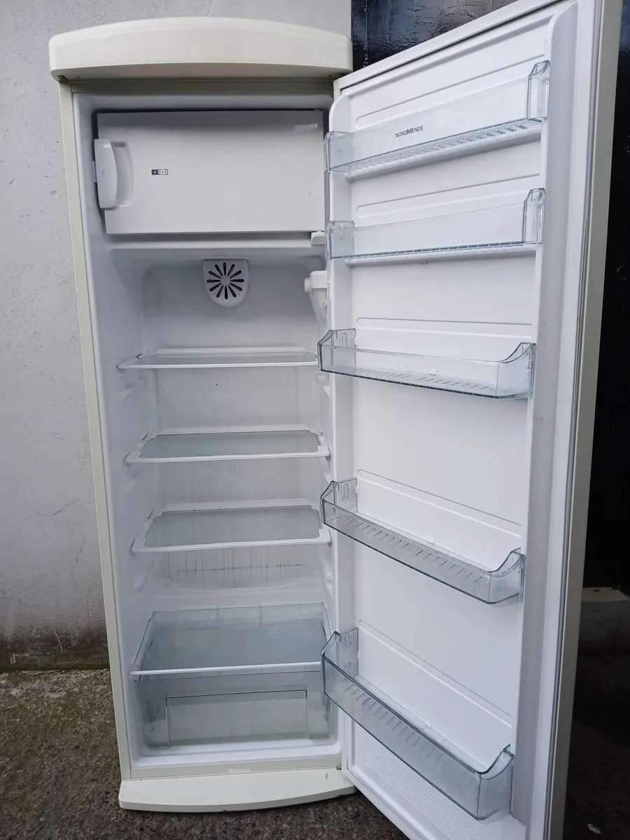 RECTRO STYLE FRIDGE FREEZER - Image 2