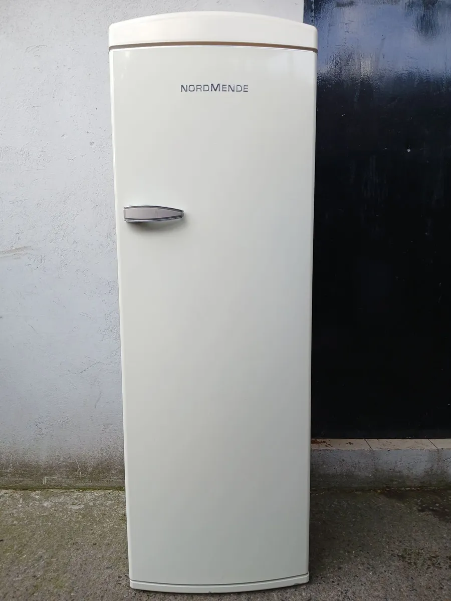 RECTRO STYLE FRIDGE FREEZER - Image 1
