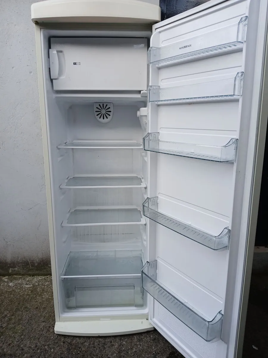 RECTRO STYLE FRIDGE FREEZER - Image 3
