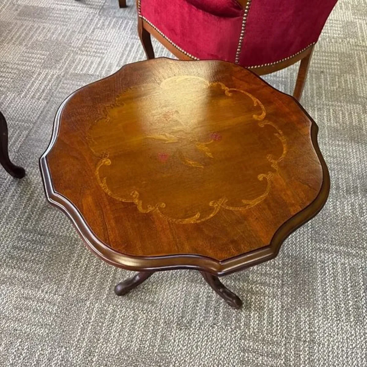 Beautiful mahogany occasional table featuring an e
