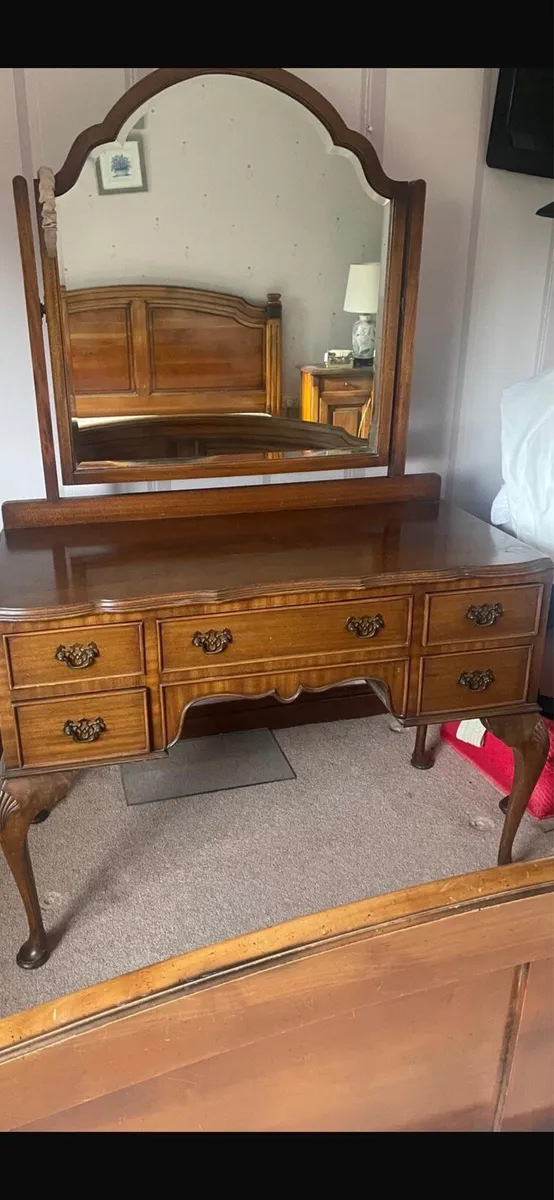 Bed dressing table and lockers - Image 2