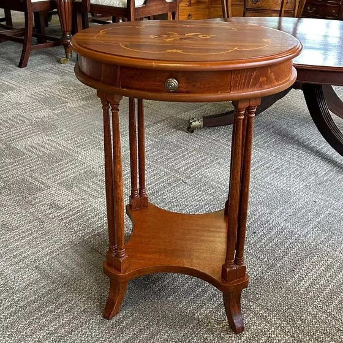 Elegant oval shaped mahogany occasional table with