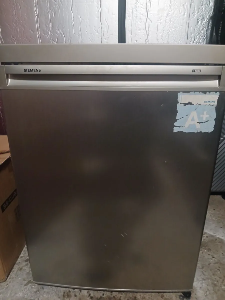 Seimens A+ under counter freezer - Image 2