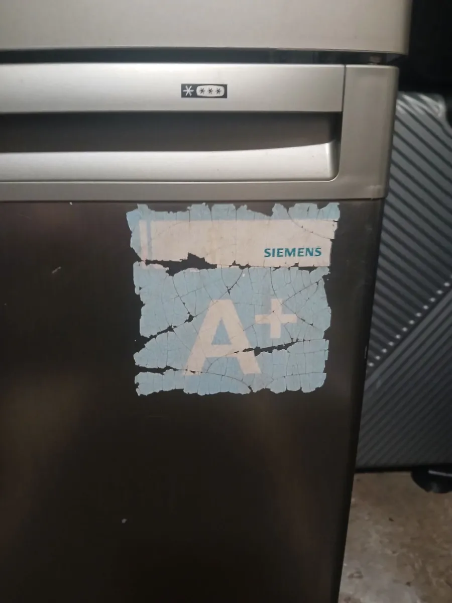 Seimens A+ under counter freezer - Image 3