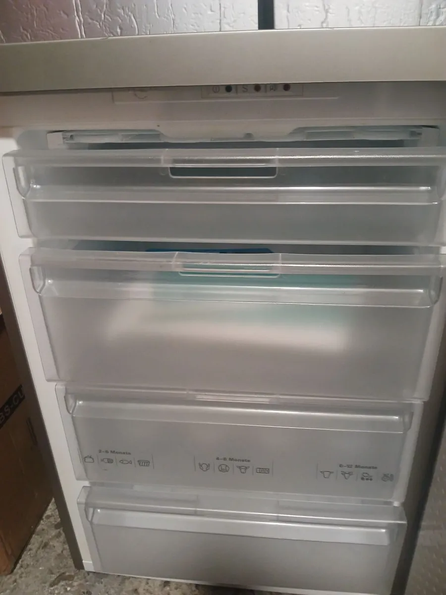 Seimens A+ under counter freezer - Image 4