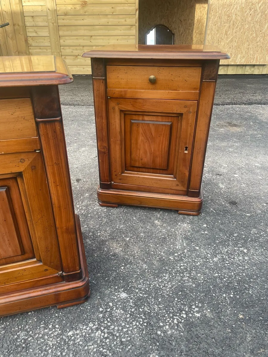 Bed dressing table and lockers - Image 3