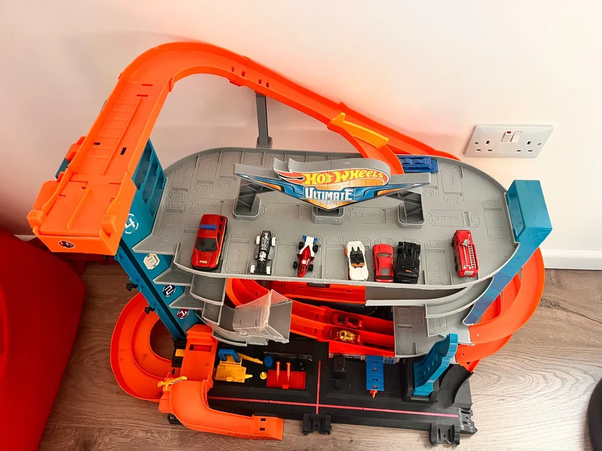 Hot wheels ultimate garage - Image 2