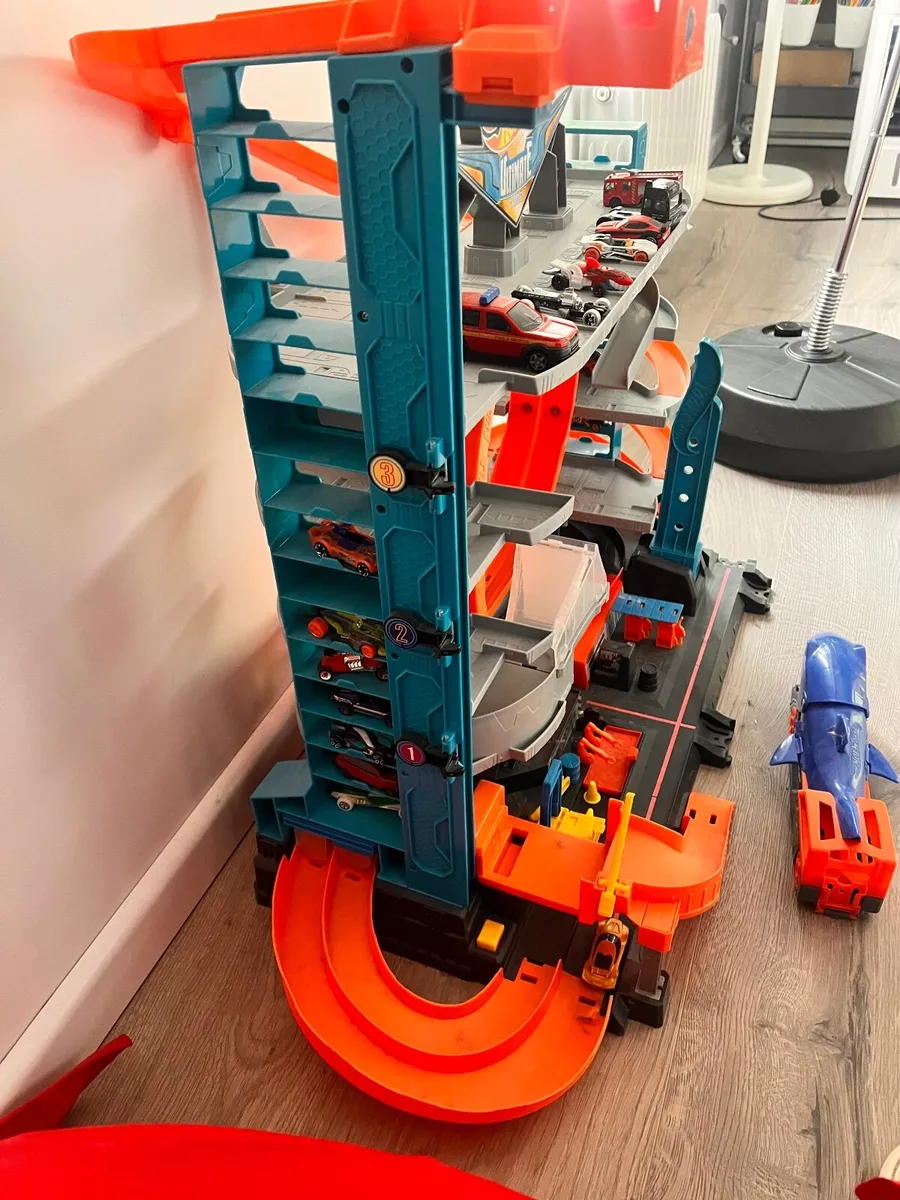 Hot wheels ultimate garage - Image 3