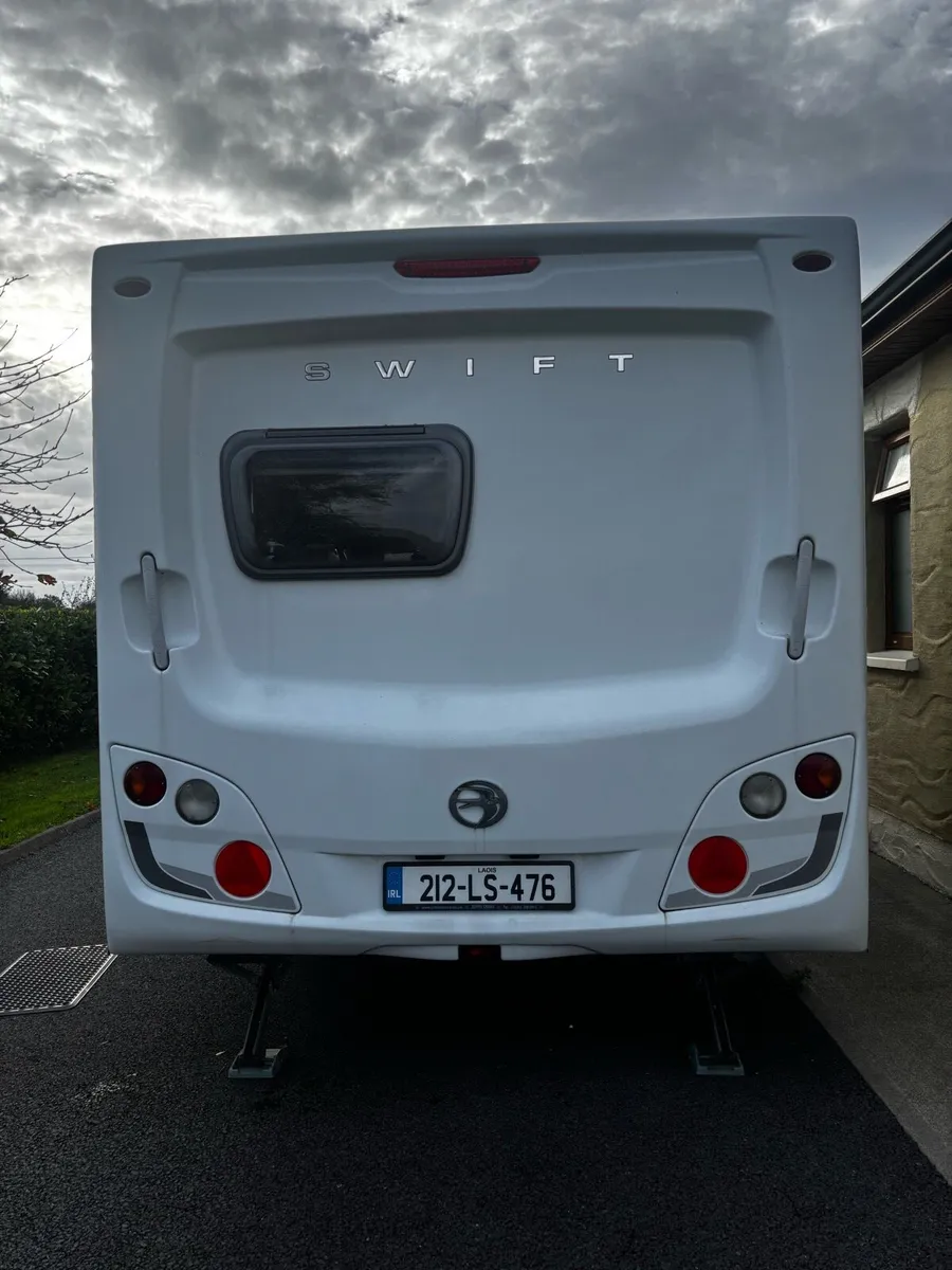 Swift Charisma 220 - Image 4